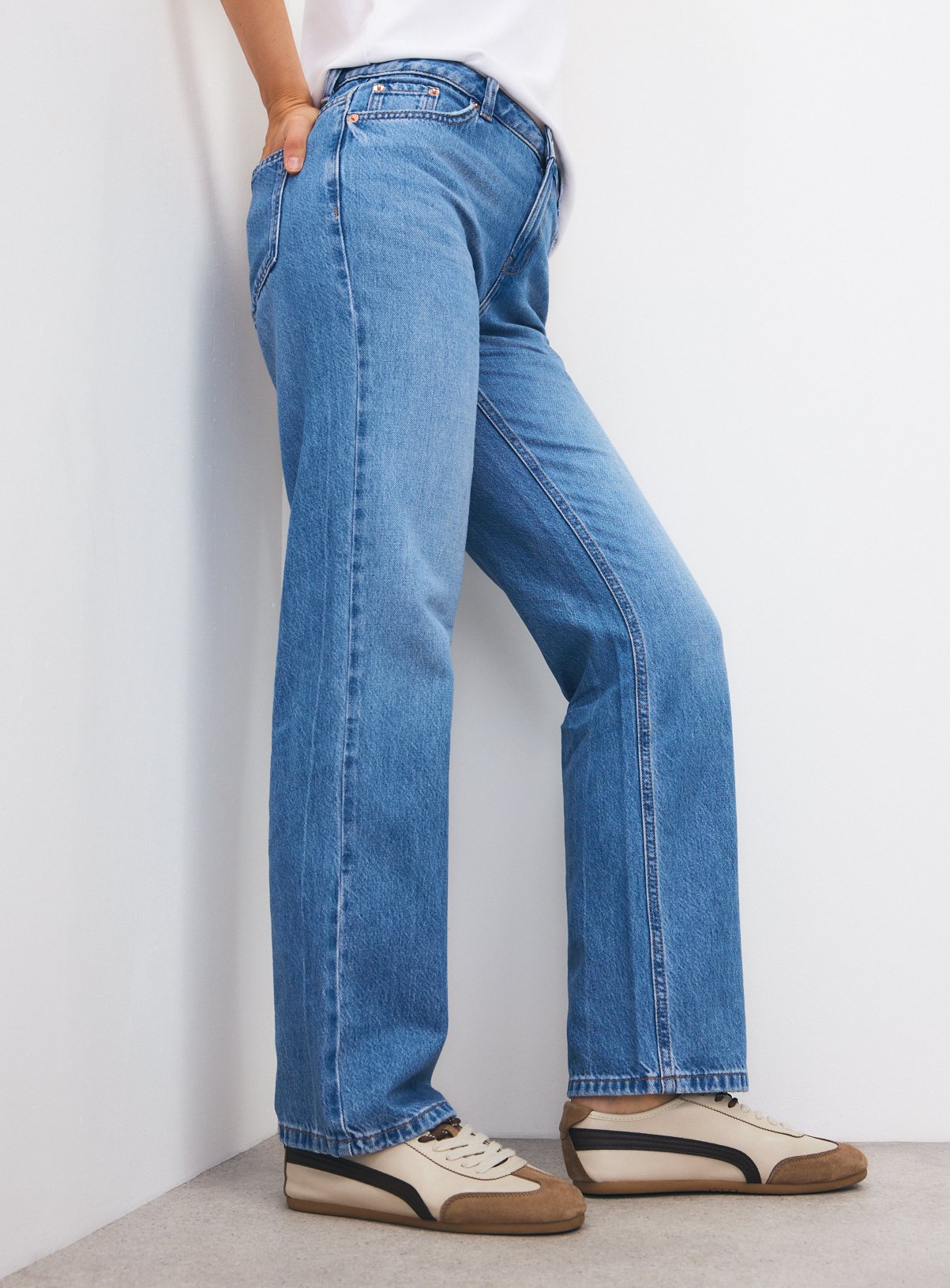 Mid Wash Relaxed Straight Jeans 18L - Image 2 thumbnail